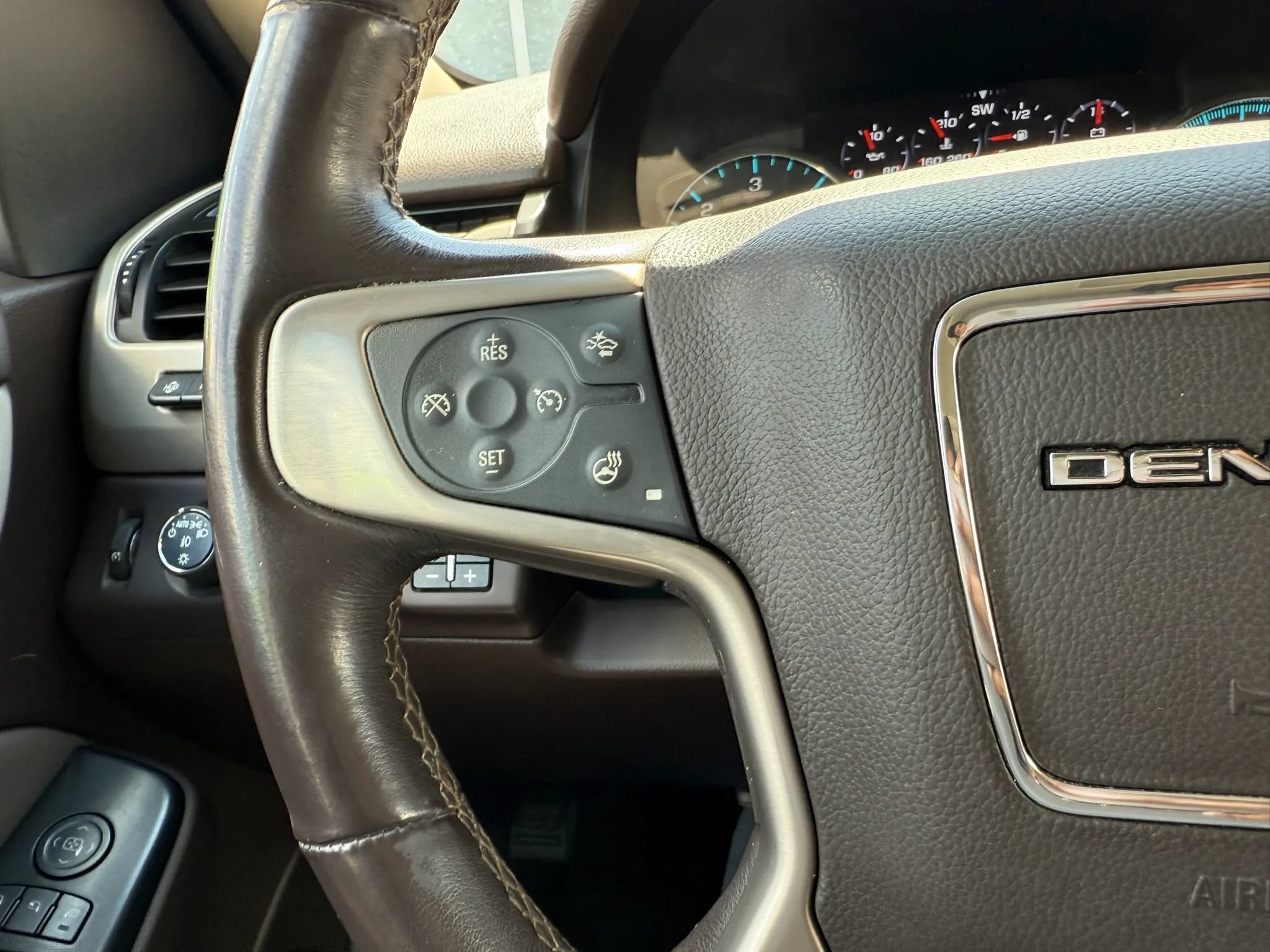 Used 2020 GMC Yukon Denali w/ Open Road Package AWD/4WD image 30