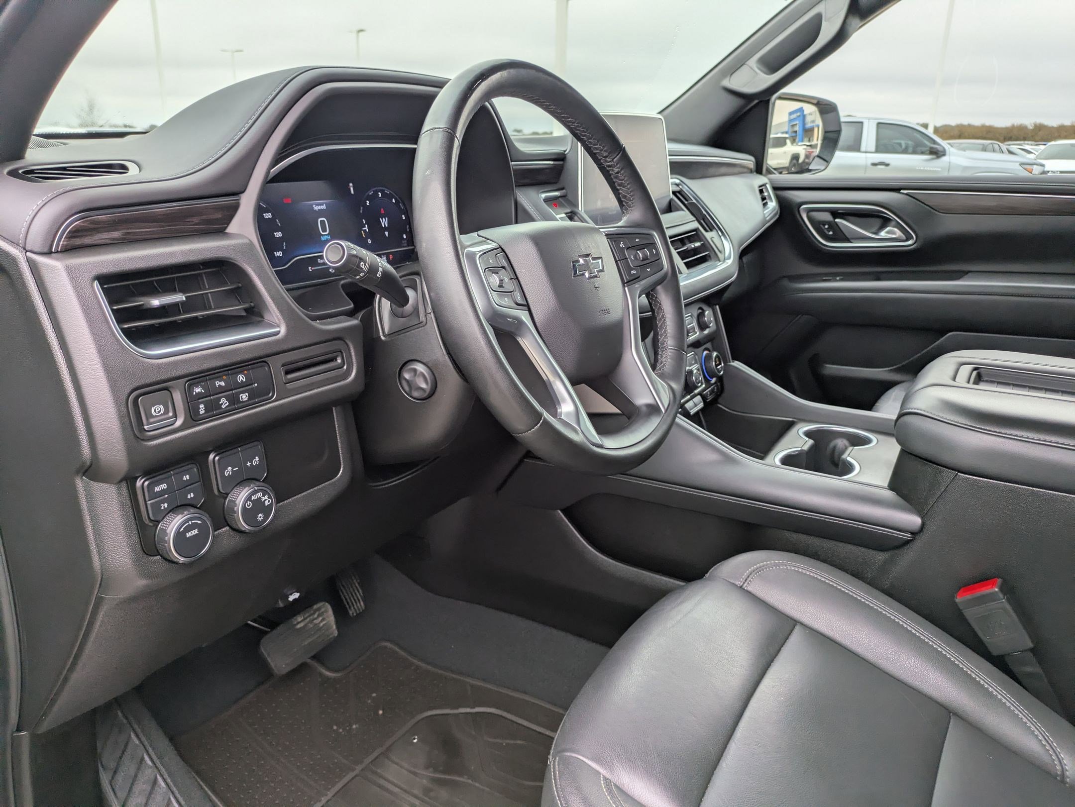 Certified 2024 Chevrolet Suburban Z71 w/ Luxury Package image 9