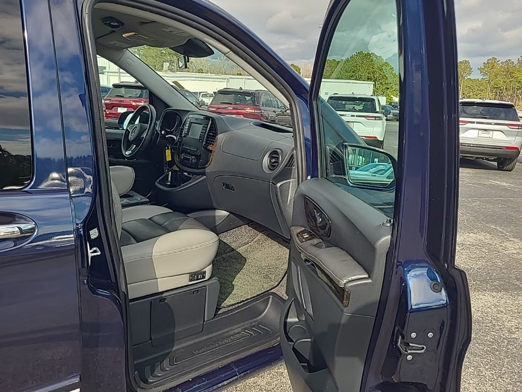 Used 2016 Mercedes-Benz Metris Passenger image 11