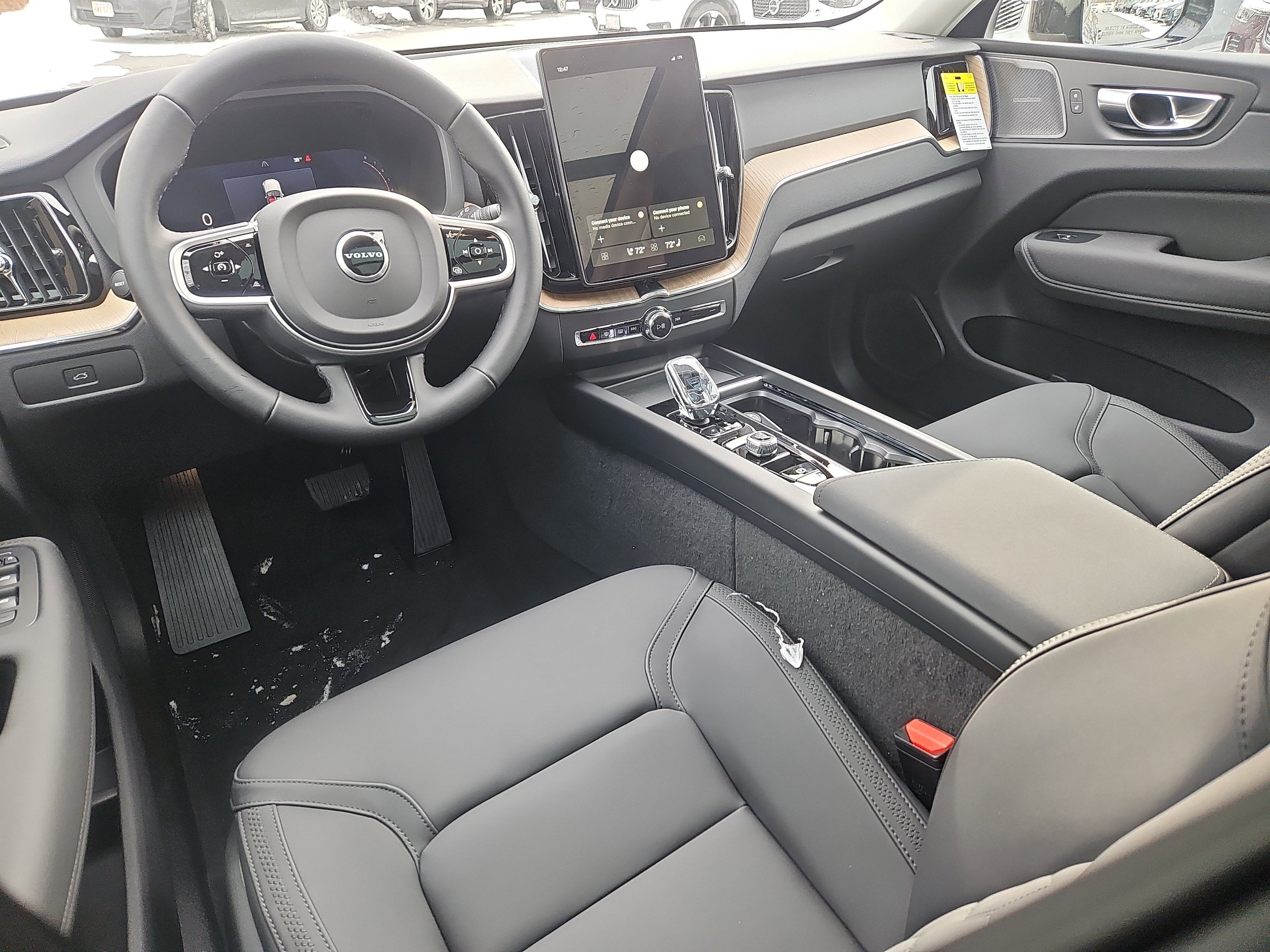 New 2026 Volvo XC60 B5 Plus w/ Protection Package Premier AWD/4WD image 3