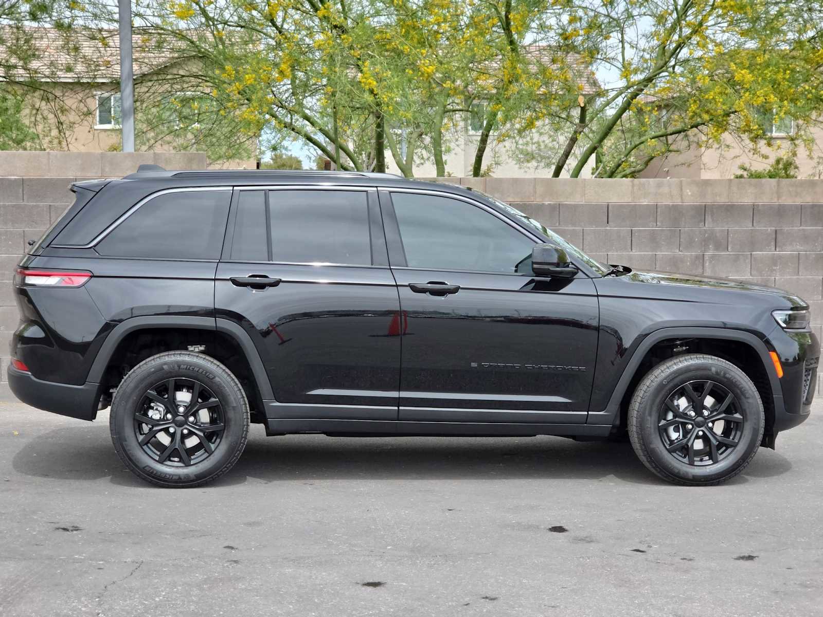 New 2026 Jeep Grand Cherokee Altitude AWD/4WD image 15