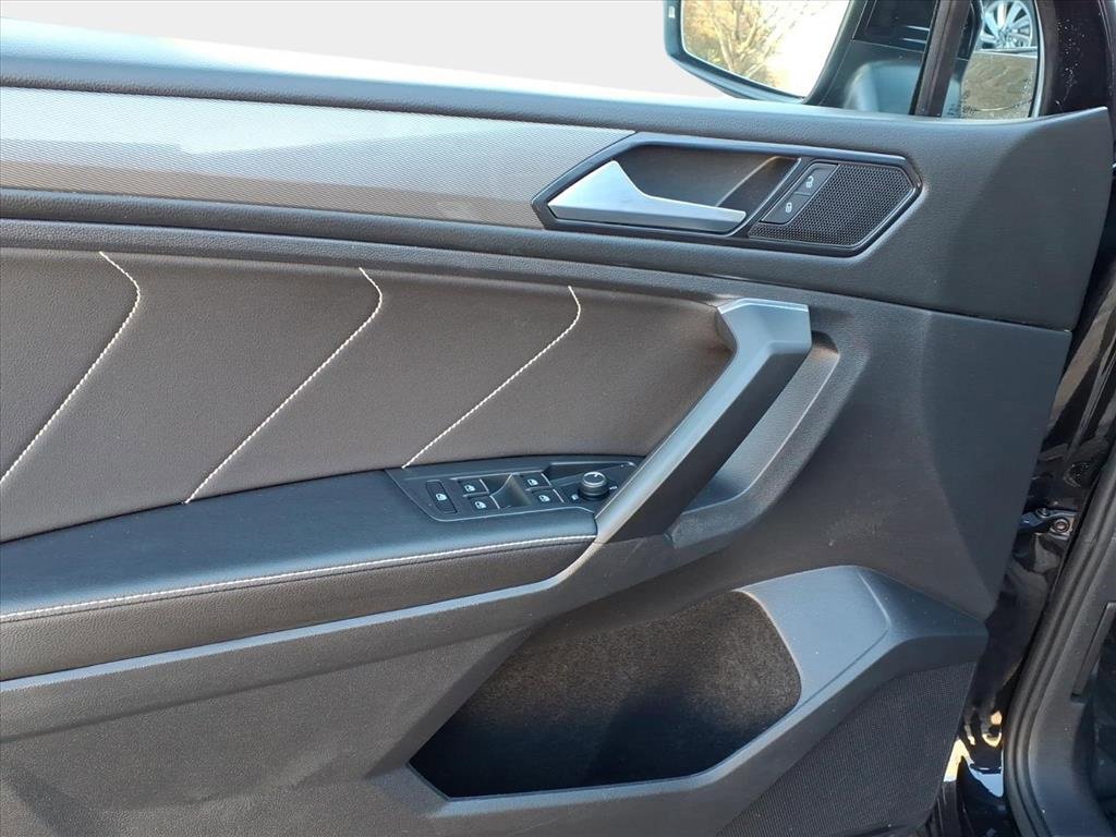 Used 2023 Volkswagen Tiguan SE image 7