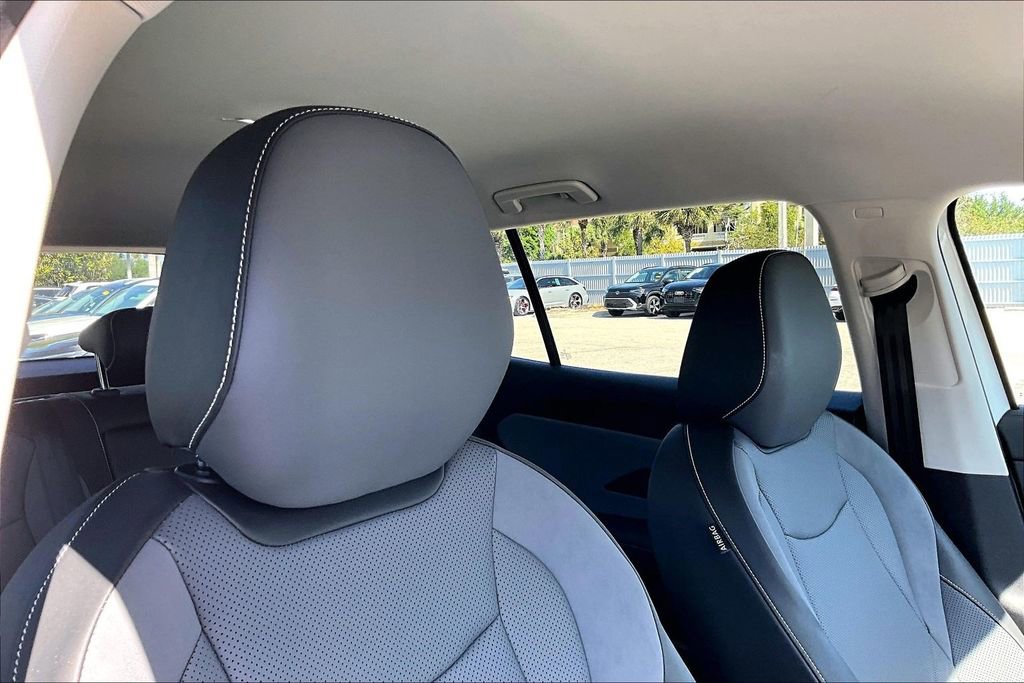 Certified 2025 Volkswagen Tiguan SE image 22