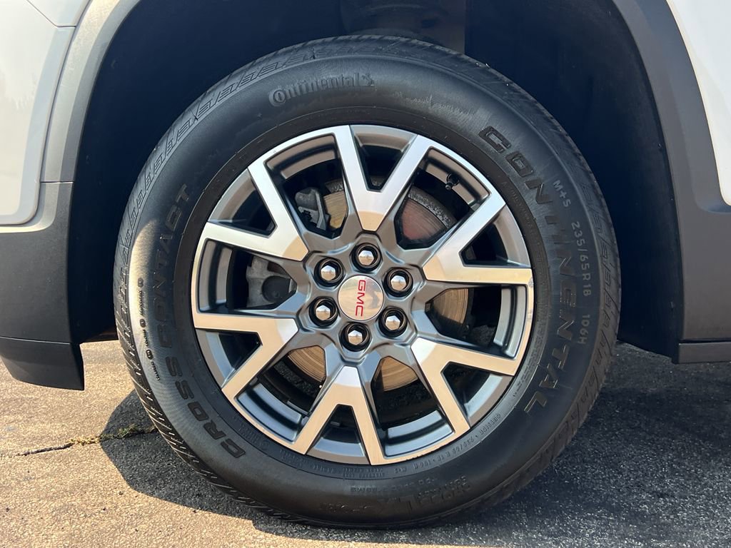 Used 2023 GMC Acadia SLT w/ LPO, Floor Liner Package image 10