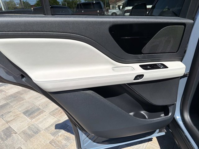 New 2026 Lincoln Aviator 2WD image 14