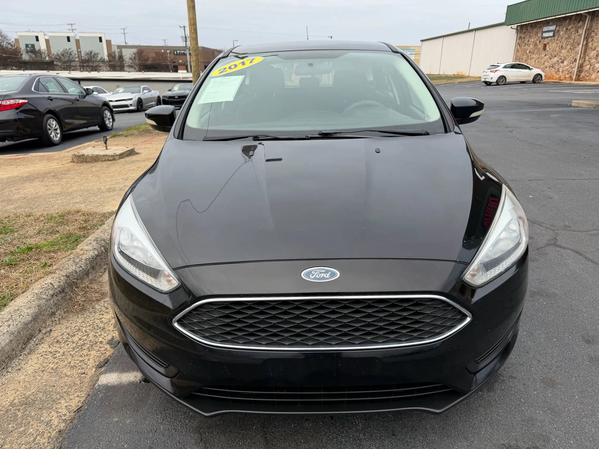 Used 2017 Ford Focus SE image 2
