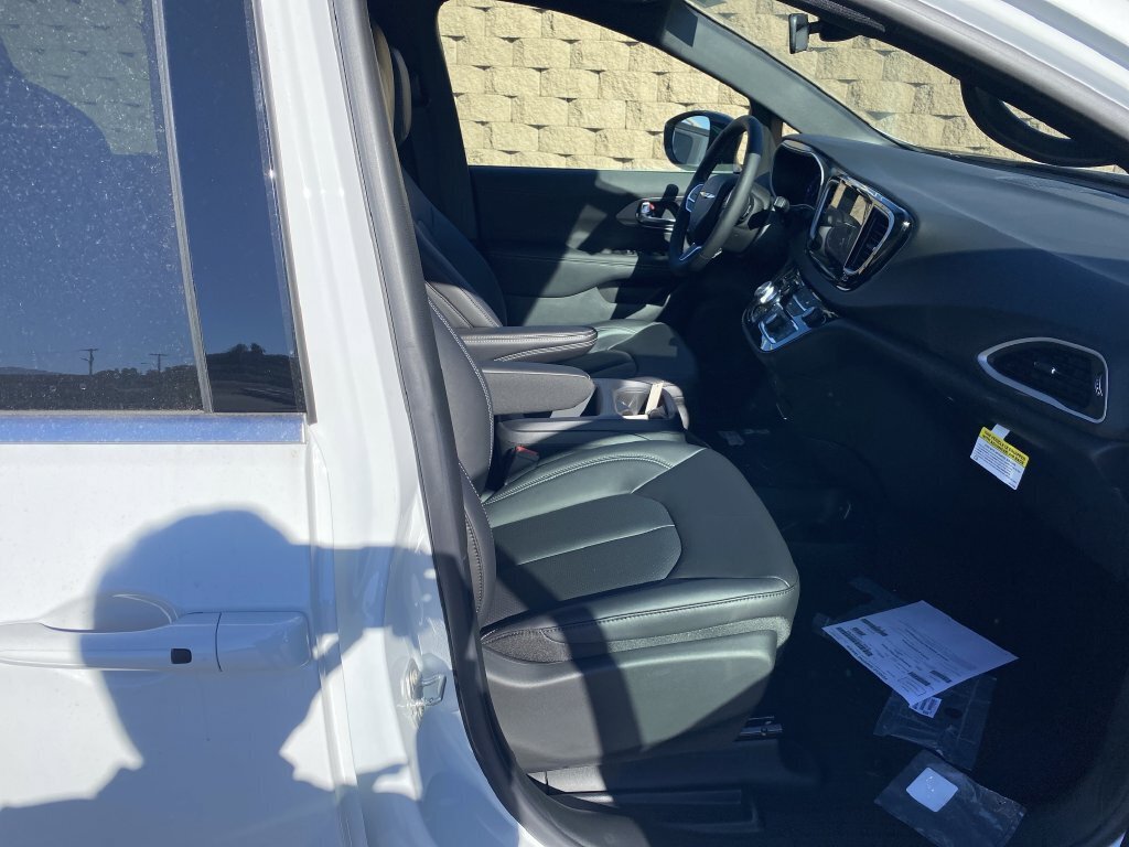 New 2026 Chrysler Voyager LX FWD image 20