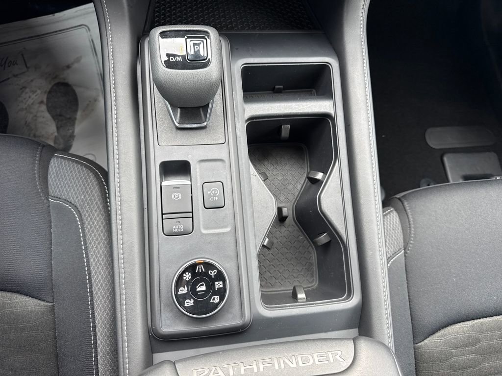 Used 2024 Nissan Pathfinder S image 16