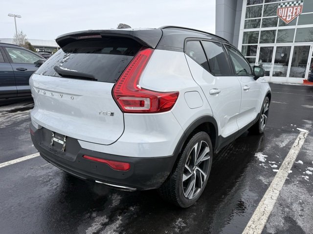 Used 2020 Volvo XC40 T5 R-Design image 4