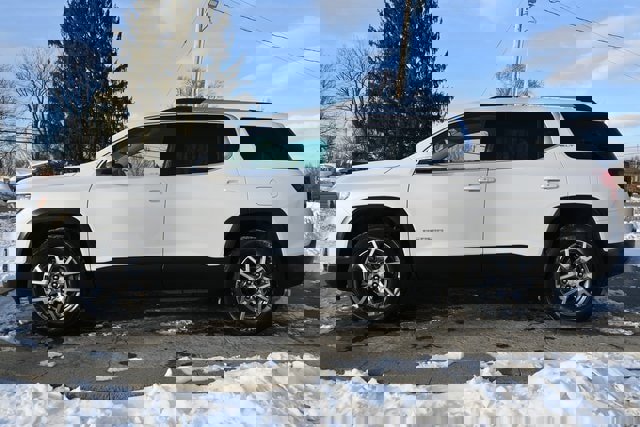 Used 2021 GMC Acadia SLT w/ Technology Package image 7