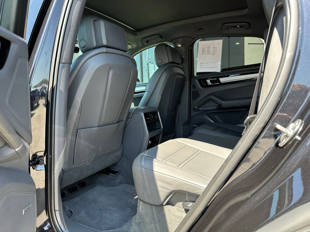 Used 2022 Porsche Cayenne E-Hybrid Coupe image 34