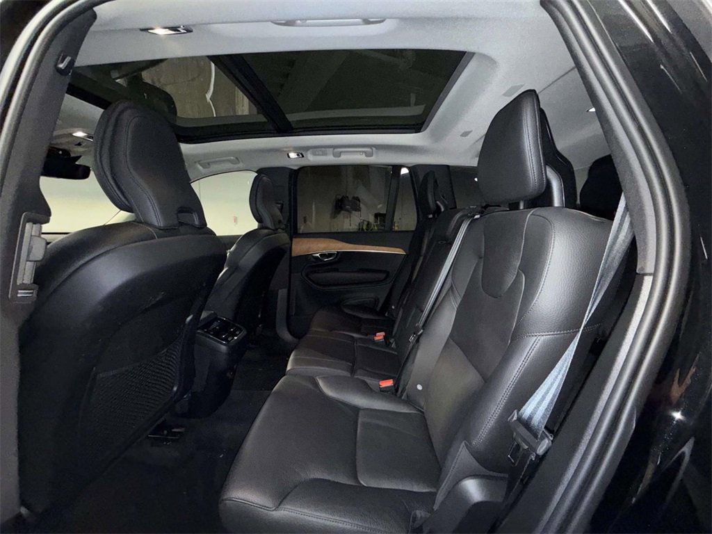 Used 2022 Volvo XC90 T6 Momentum w/ Advanced Package image 17