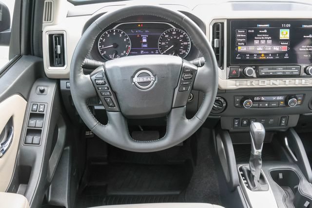 Used 2025 Nissan Frontier SV w/ SV Convenience Package AWD/4WD image 19