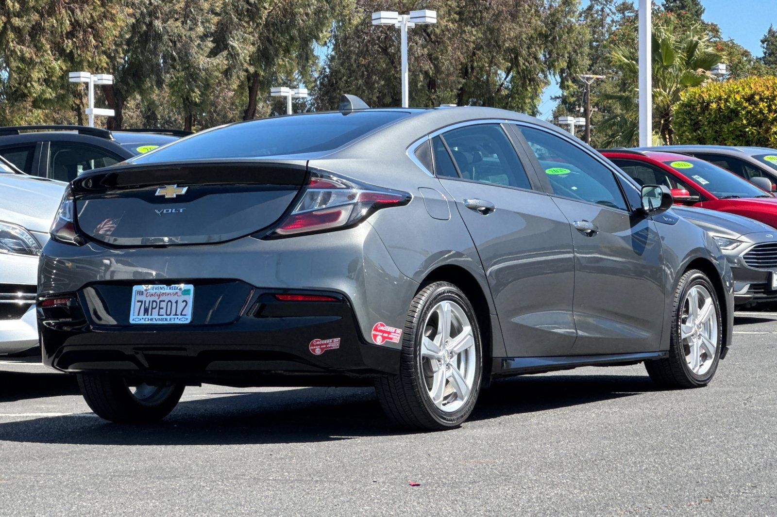 Used 2017 Chevrolet Volt LT FWD image 5