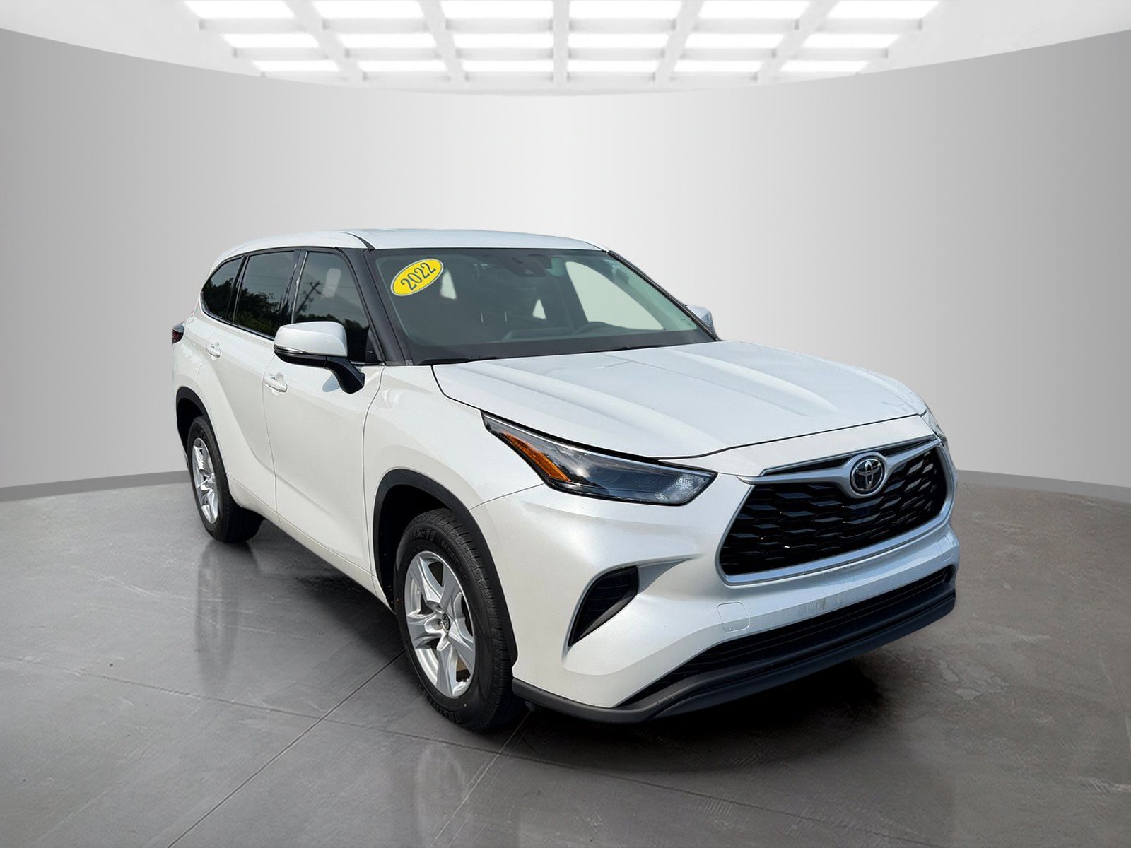 Used 2022 Toyota Highlander L FWD image 5