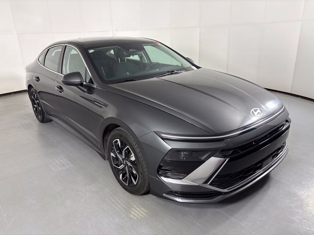 Used 2025 Hyundai Sonata SEL FWD image 2