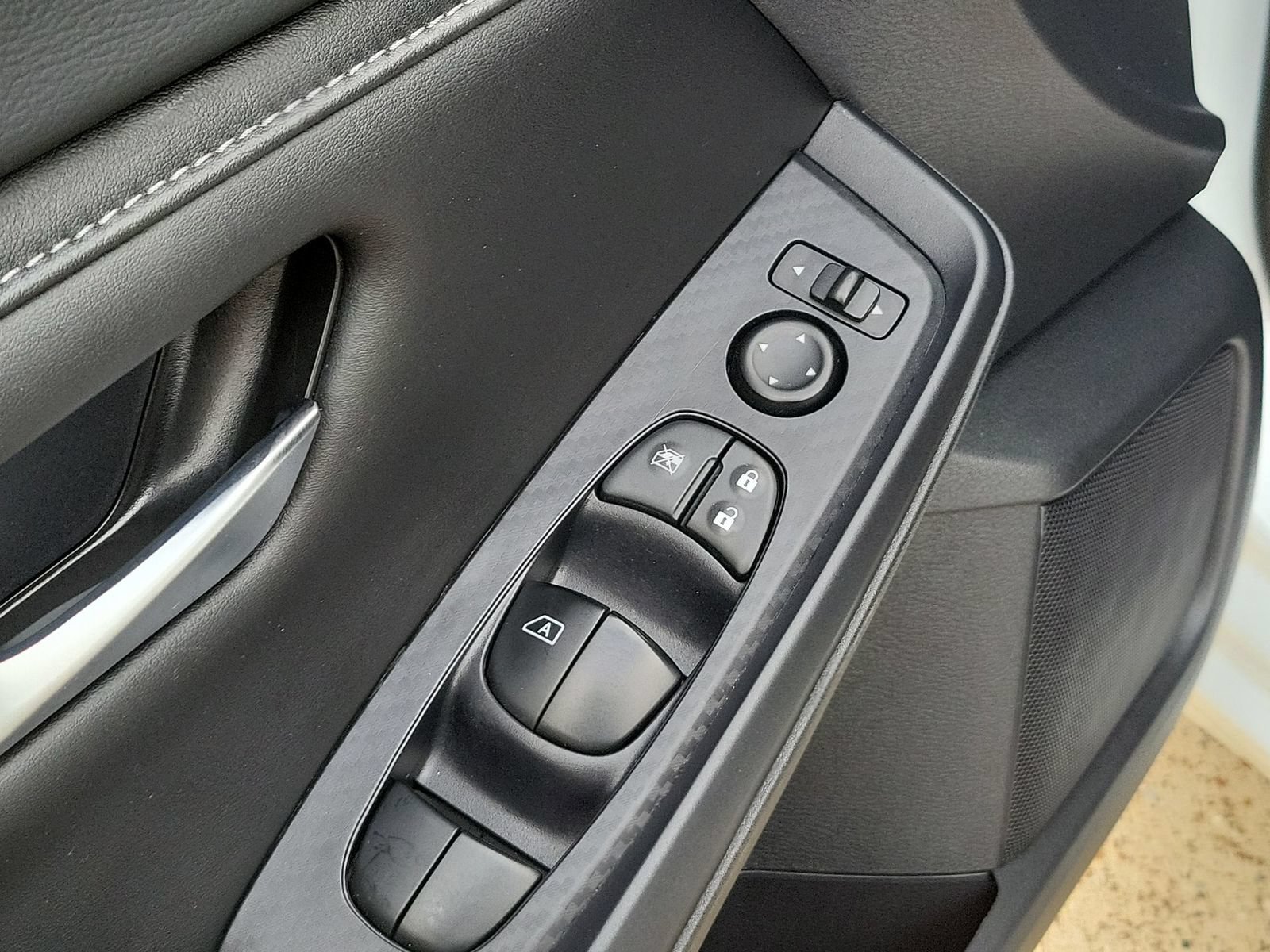 Used 2024 Nissan Sentra SV FWD image 22