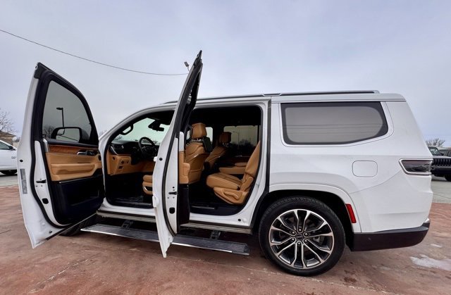 Used 2022 Jeep Grand Wagoneer Series III w/ Rear Seat Video Group 1 image 14