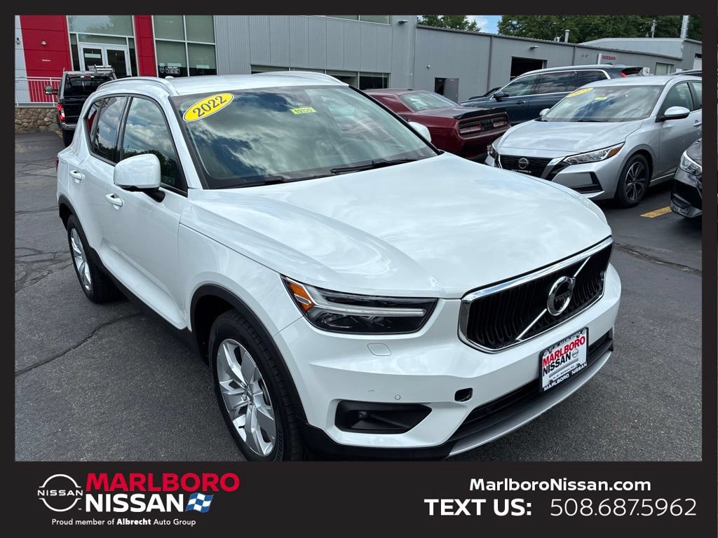 Used 2022 Volvo XC40 T5 Momentum