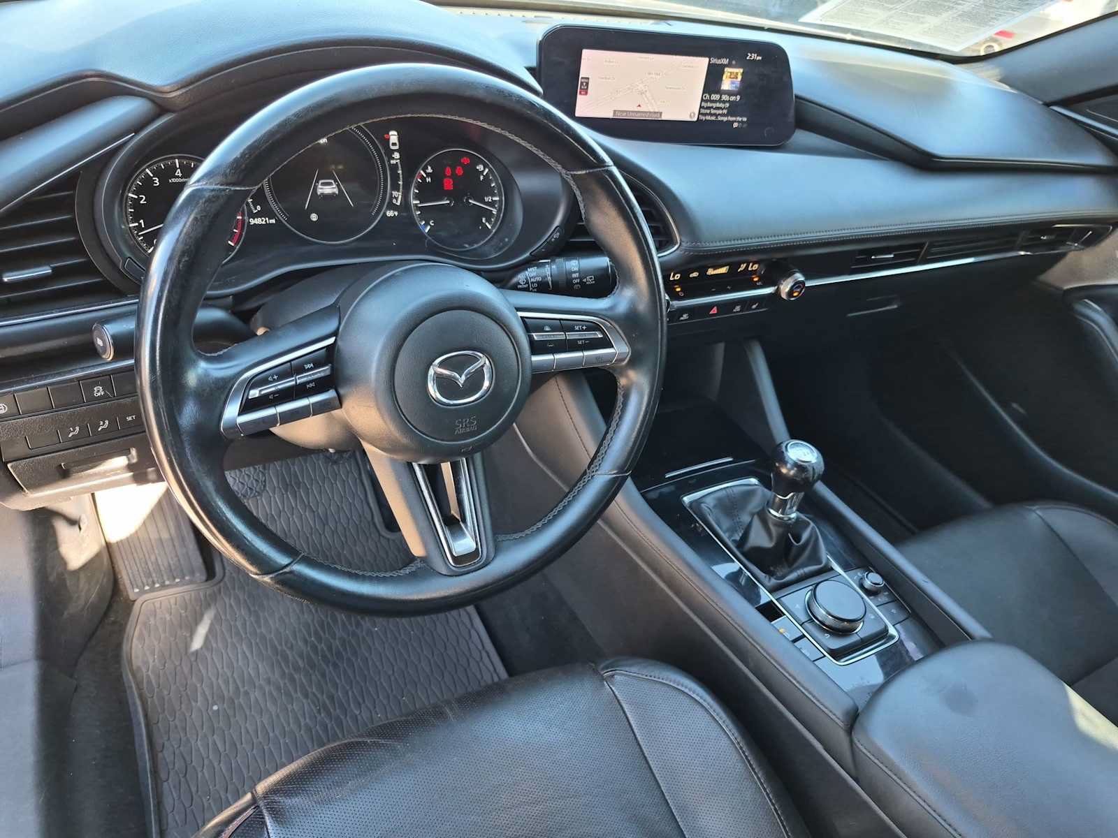 Used 2019 MAZDA MAZDA3 Hatchback w/ Premium Package FWD image 2