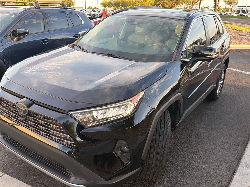 Used 2021 Toyota RAV4 Limited FWD image 1