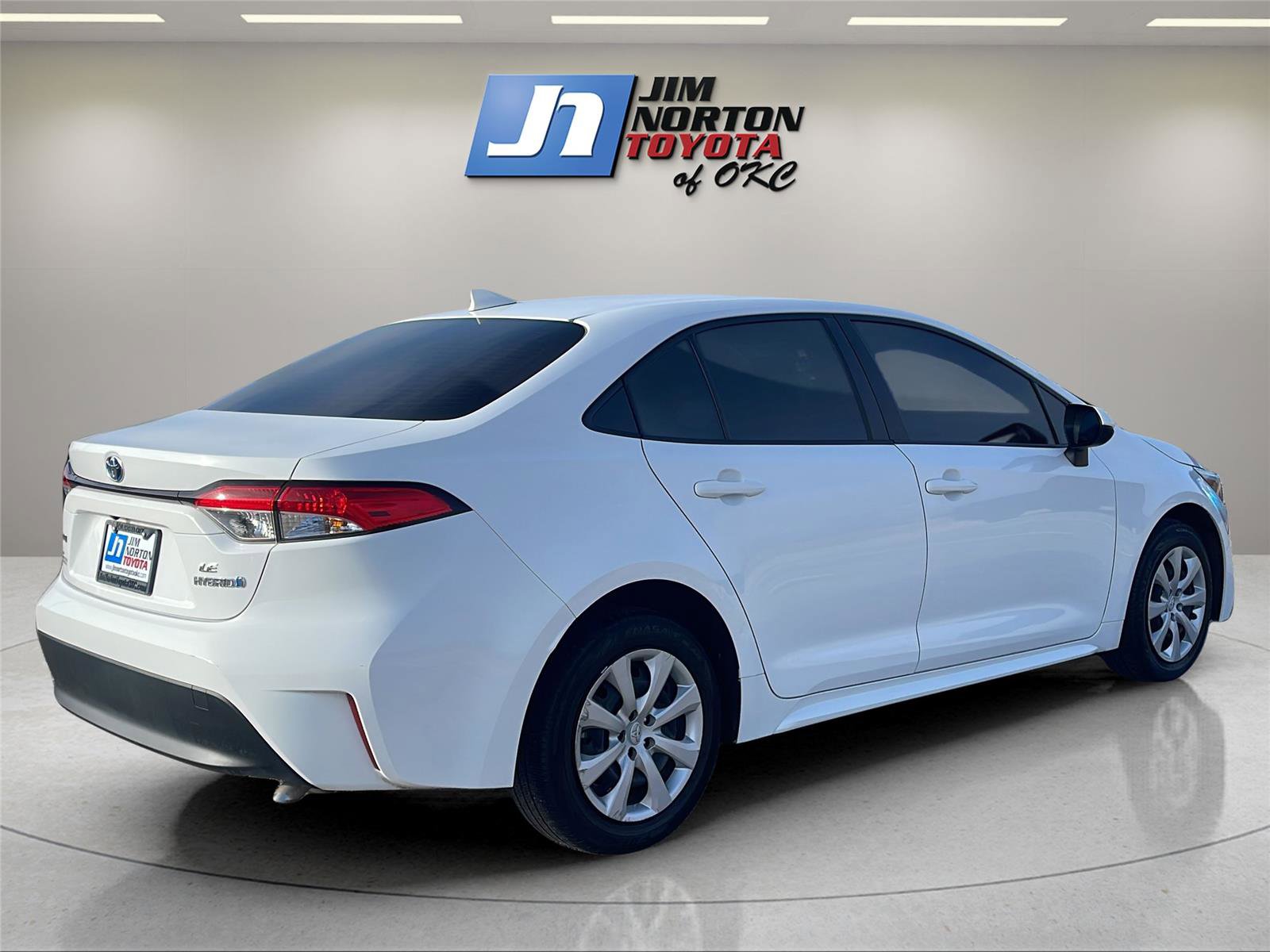 Used 2024 Toyota Corolla LE image 5
