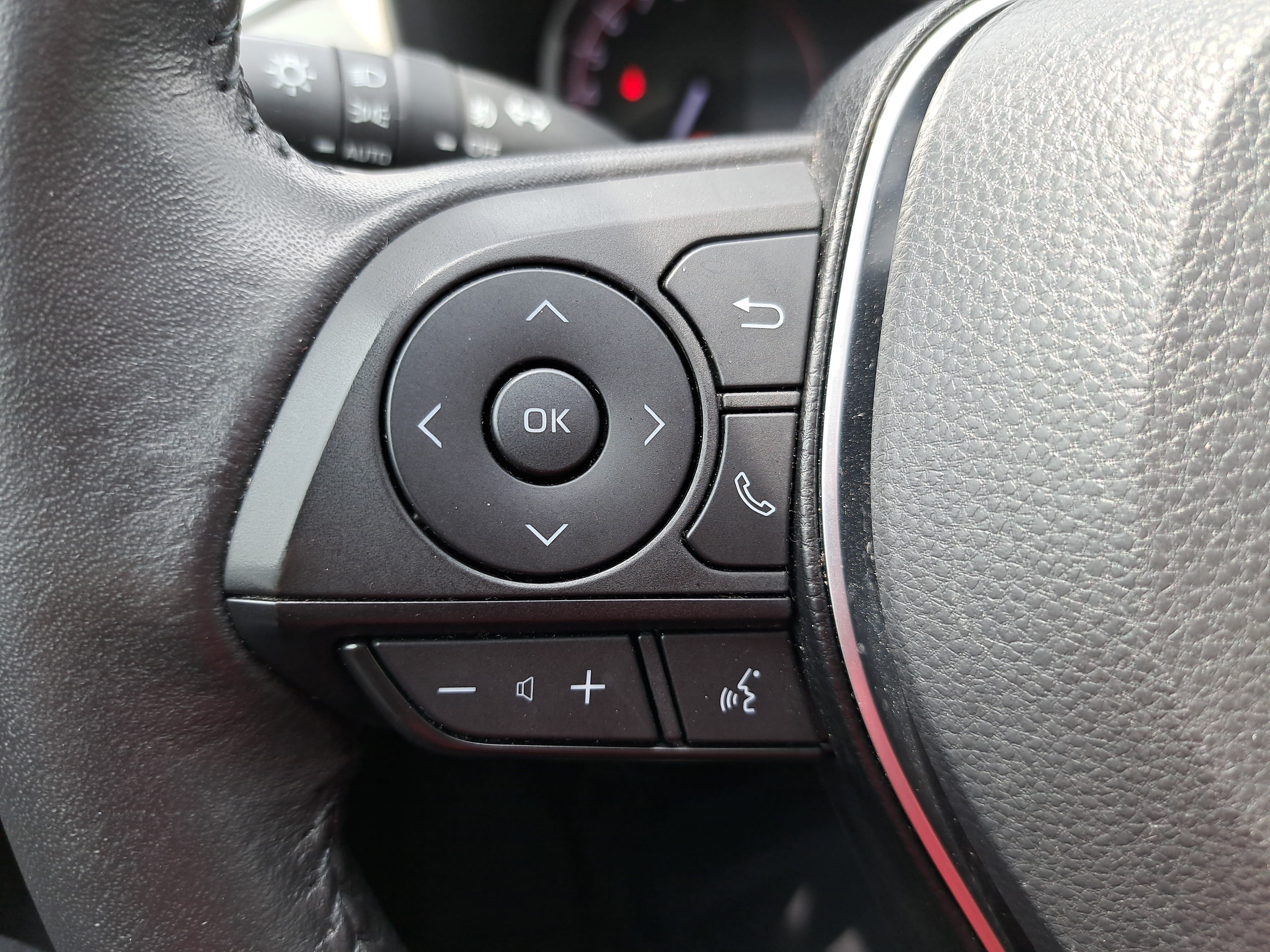 Used 2022 Toyota RAV4 Limited AWD/4WD image 17