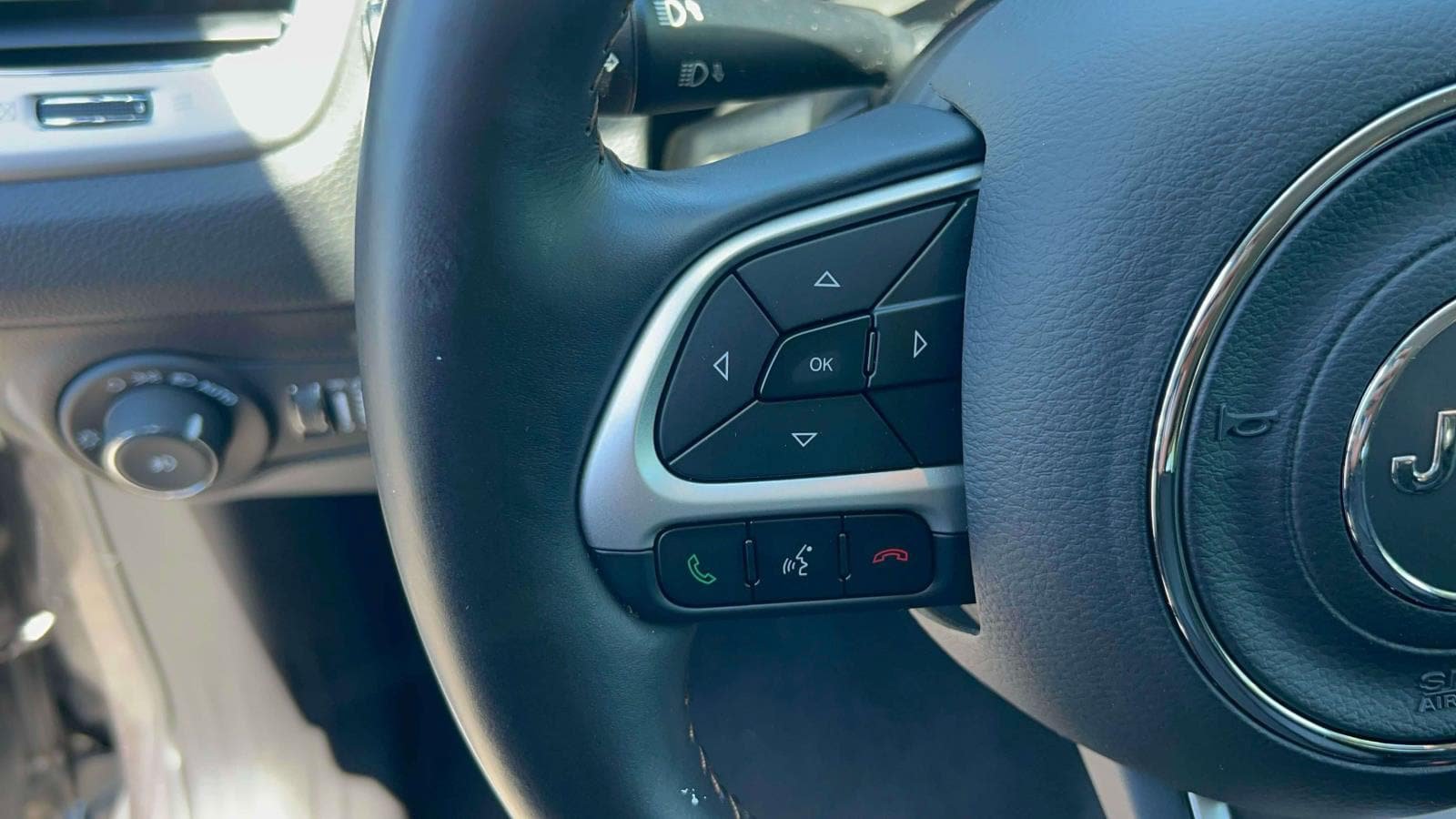 Used 2019 Jeep Compass Latitude w/ Cold Weather Group AWD/4WD image 23