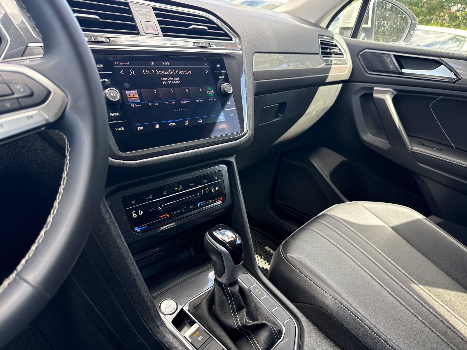 Certified 2024 Volkswagen Tiguan SE AWD/4WD image 18