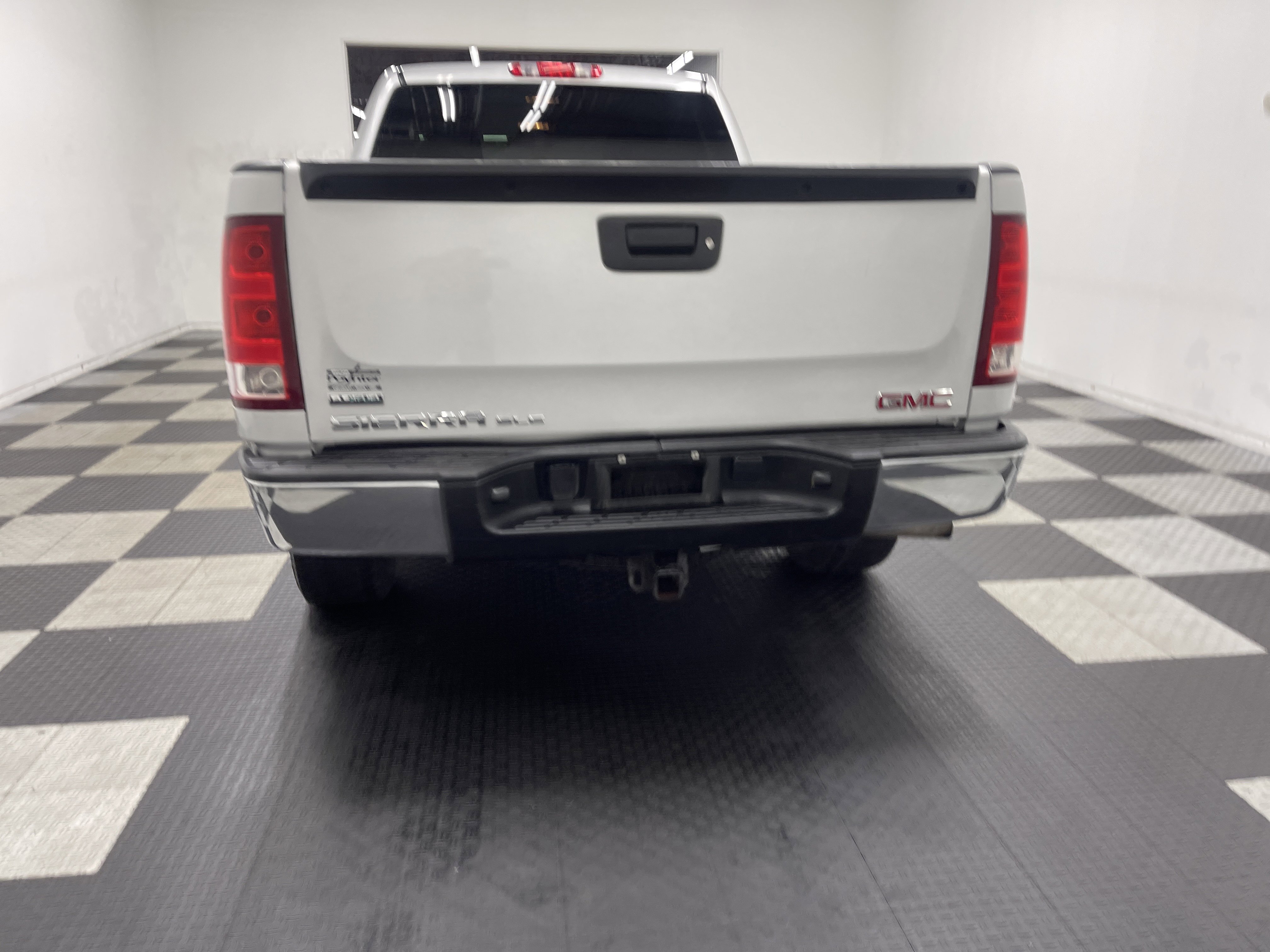 Used 2011 GMC Sierra 1500 SLE w/ All-Terrain Package AWD/4WD image 3