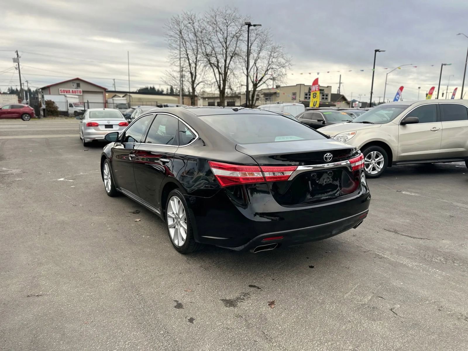 Used 2013 Toyota Avalon XLE image 7