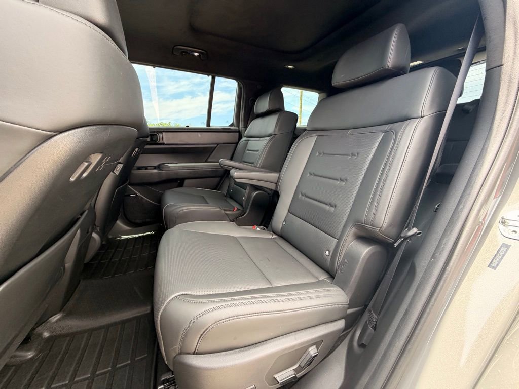 Used 2025 Hyundai Santa Fe Calligraphy image 9