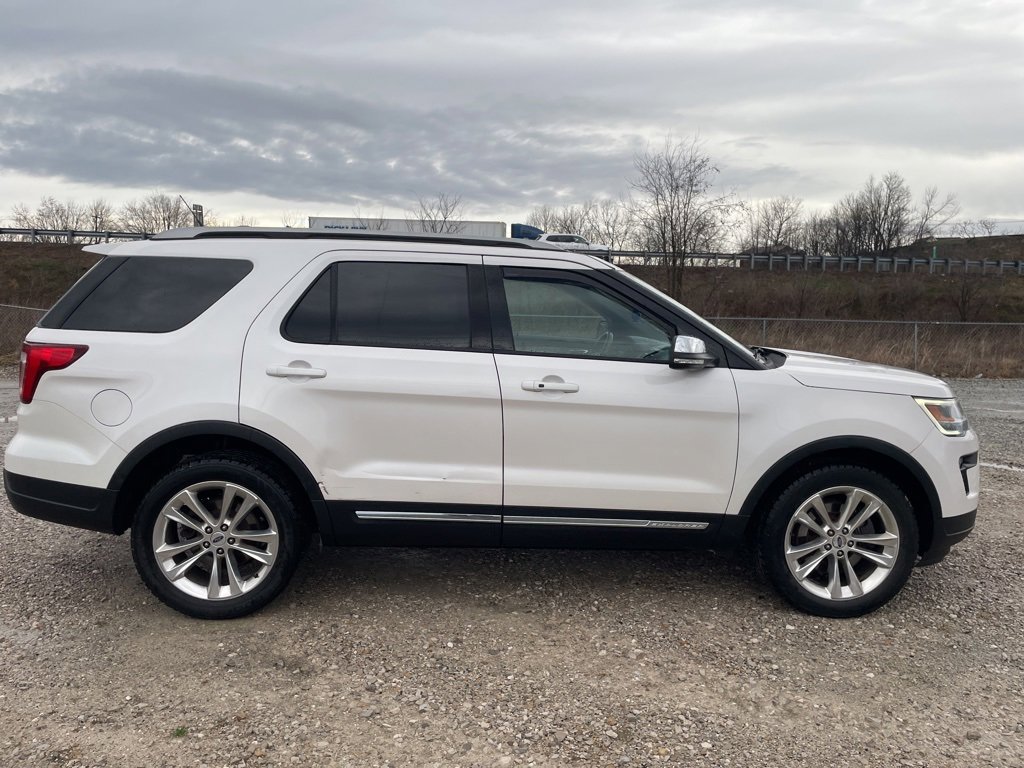 Used 2019 Ford Explorer XLT w/ Equipment Group 202A image 4
