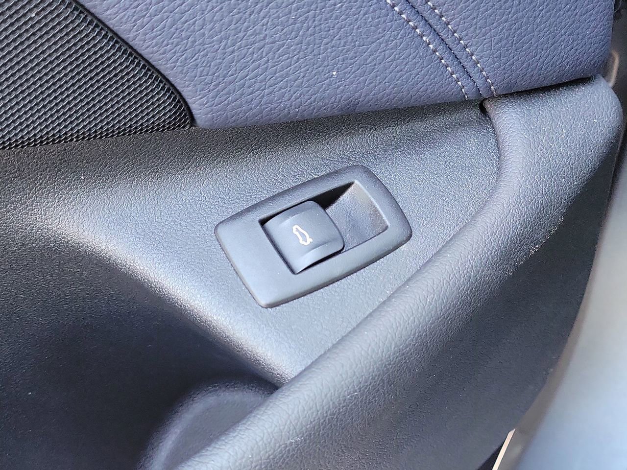 Used 2019 BMW 540i w/ Executive Package image 29