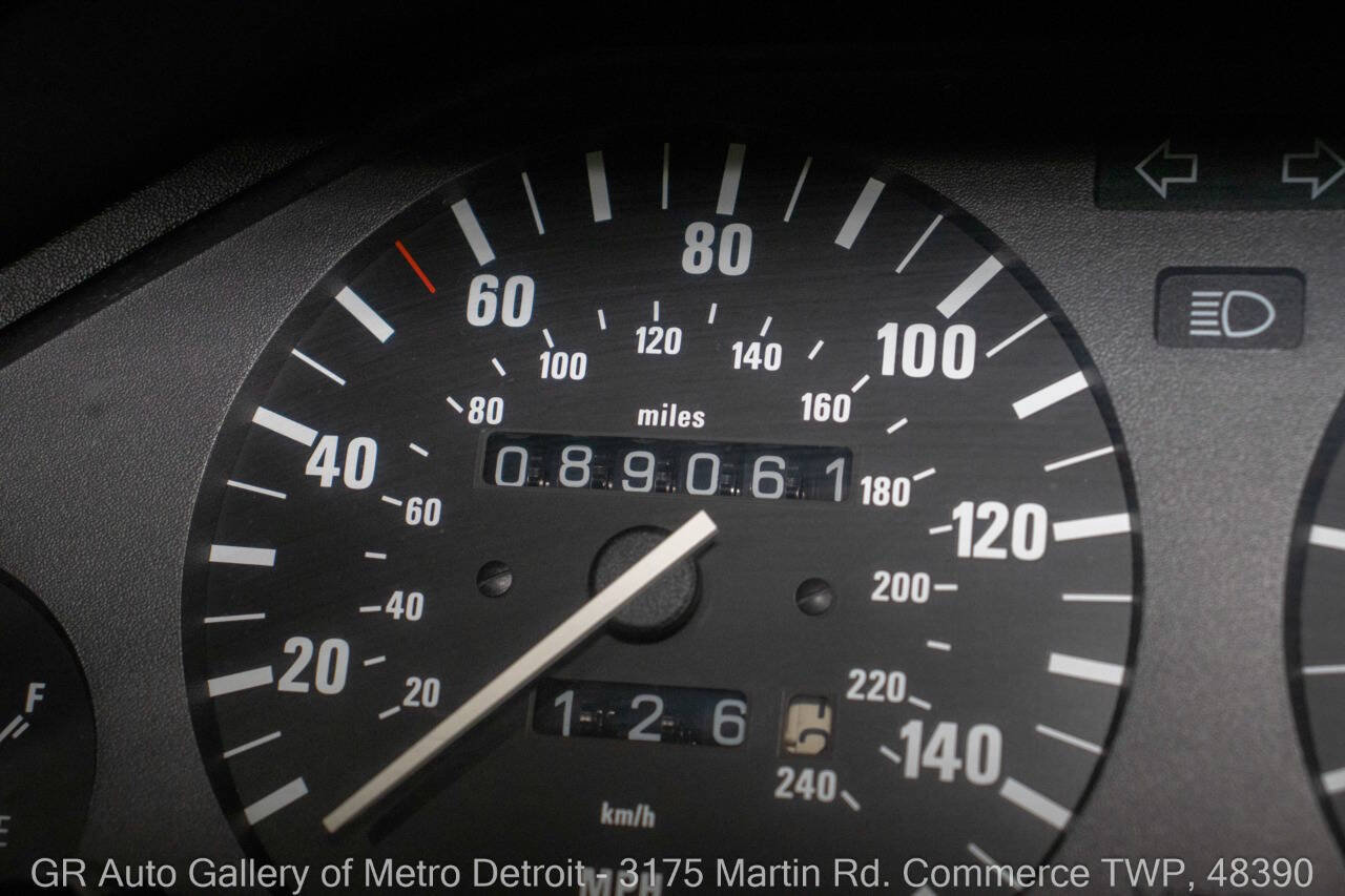 Used 1989 BMW 325i Convertible RWD image 19
