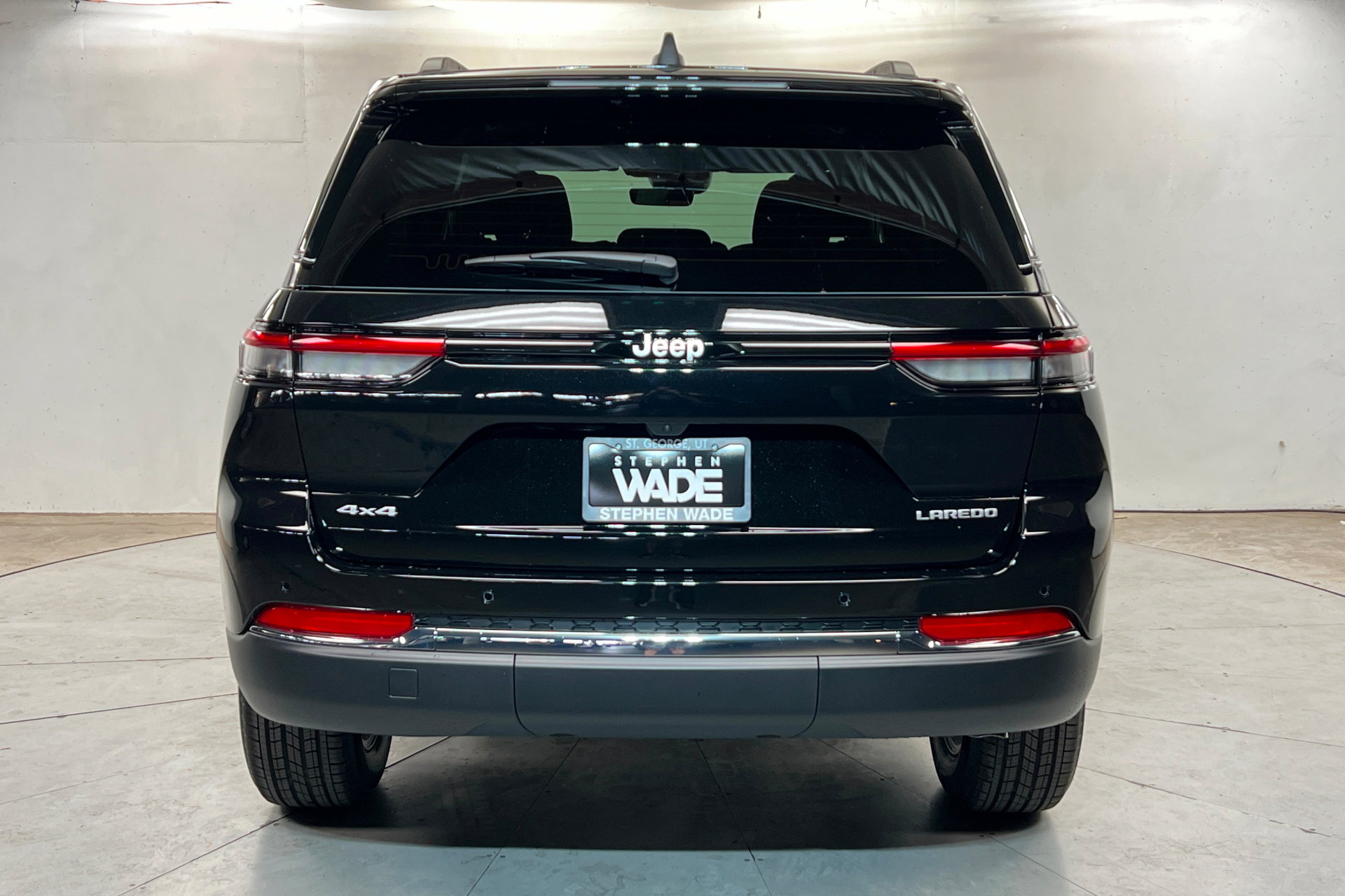New 2026 Jeep Grand Cherokee Laredo AWD/4WD image 4