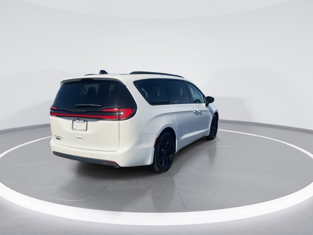 New 2026 Chrysler Pacifica Select w/ S Appearance Package image 9