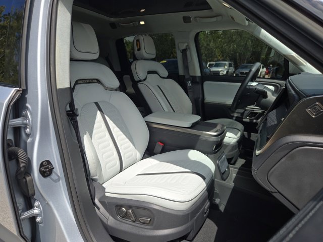 Used 2024 Rivian R1T Adventure Dual AWD/4WD image 12