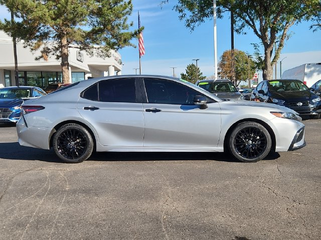 Used 2022 Toyota Camry SE AWD/4WD image 2