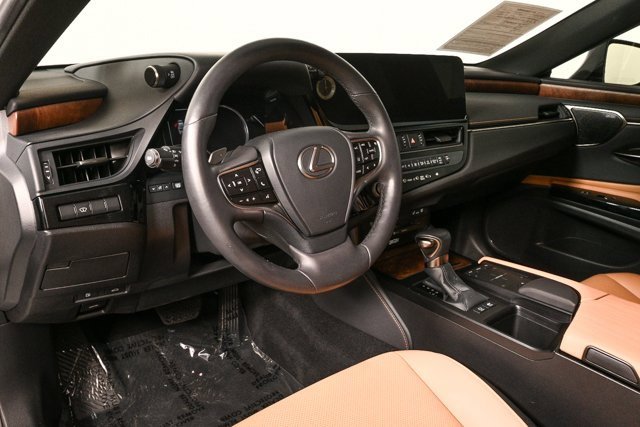 Used 2022 Lexus ES 300h w/ Premium Package image 4