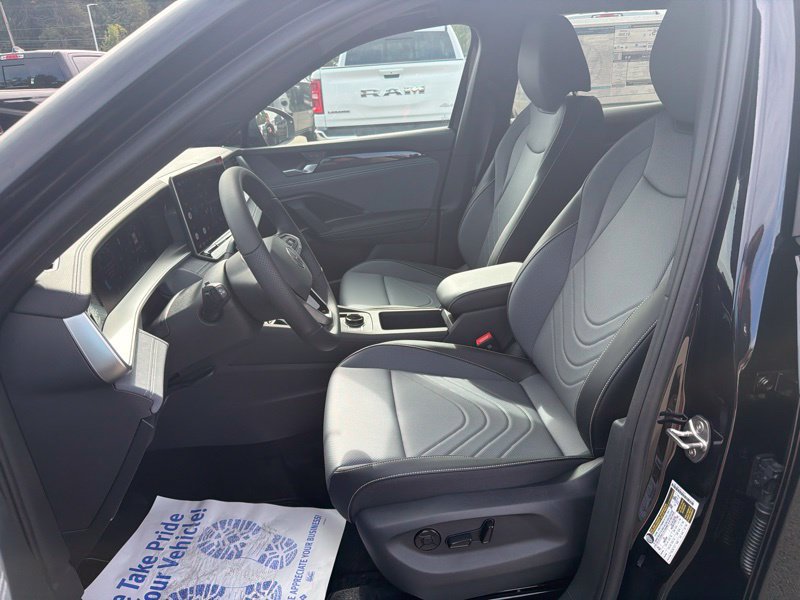 New 2026 Volkswagen Tiguan SE R-Line AWD/4WD image 23