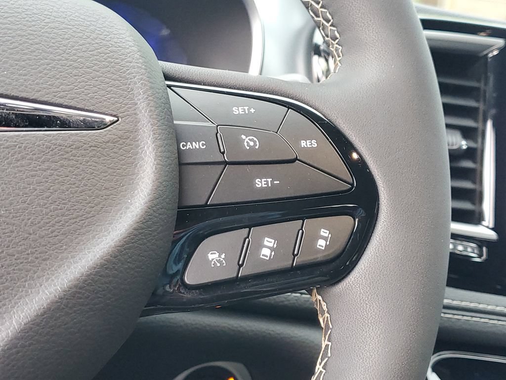 Used 2026 Chrysler Pacifica Limited w/ S Appearance Package FWD image 26