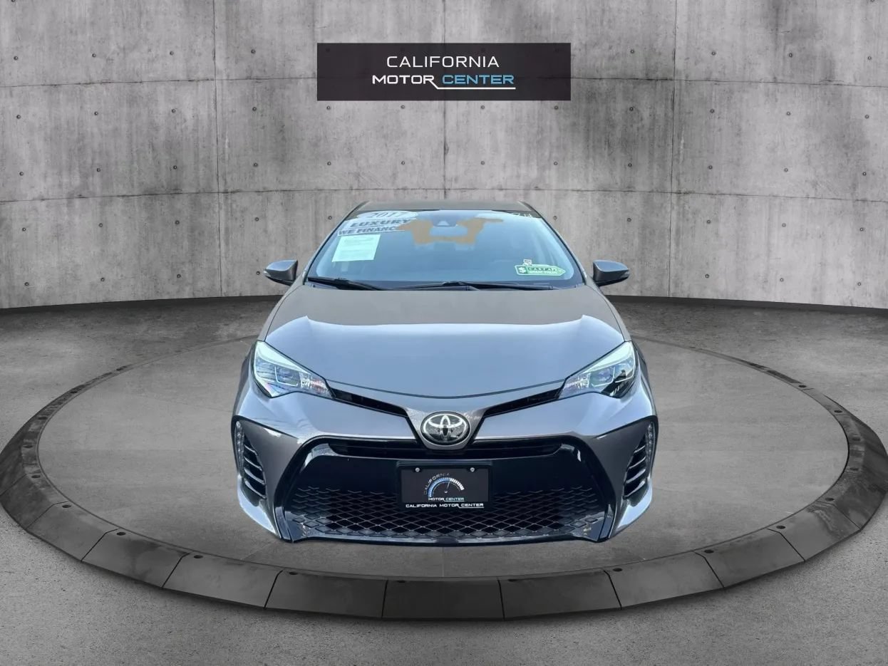 Used 2017 Toyota Corolla SE w/ SE Premium Package FWD image 2