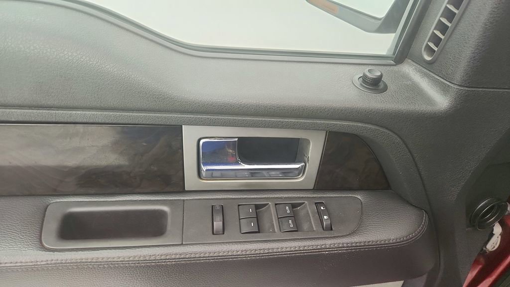 Used 2013 Ford F150 Platinum image 22