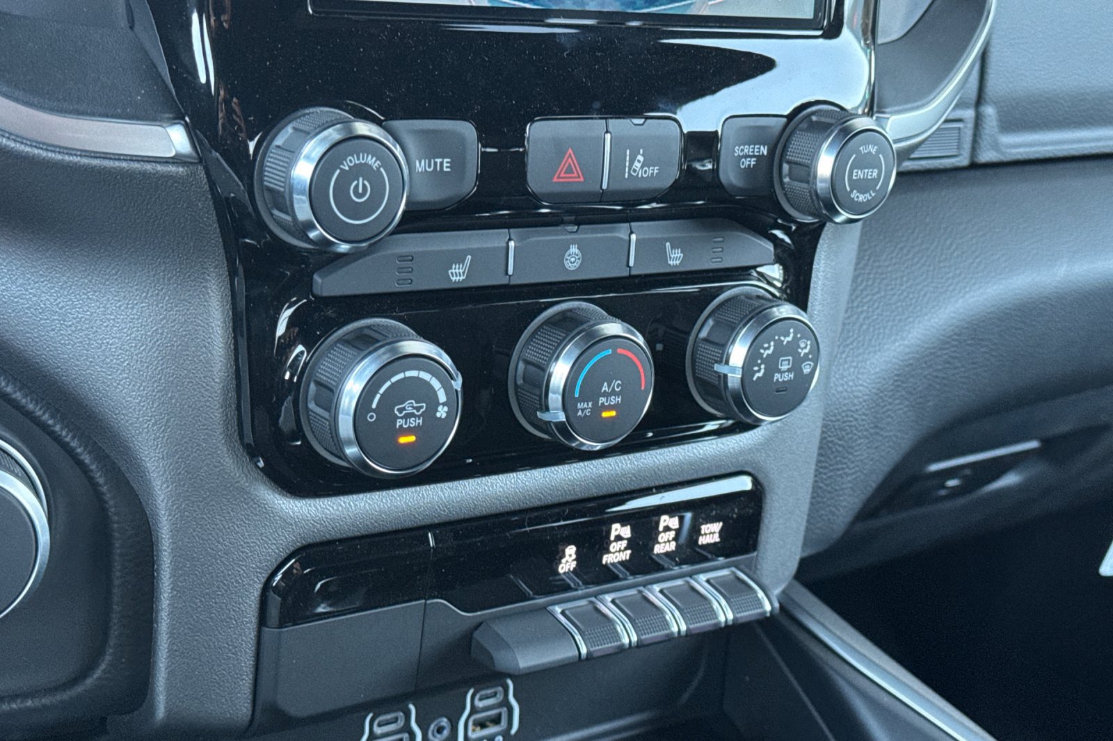 New 2027 RAM 1500 4x4 Crew Cab image 18
