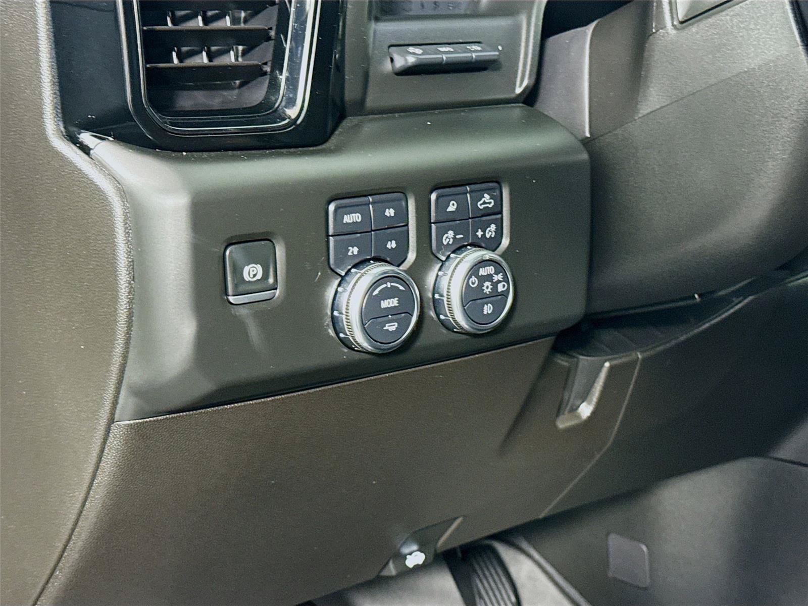 Used 2025 GMC Sierra 2500 AT4 w/ AT4 Premium Plus Package AWD/4WD image 8