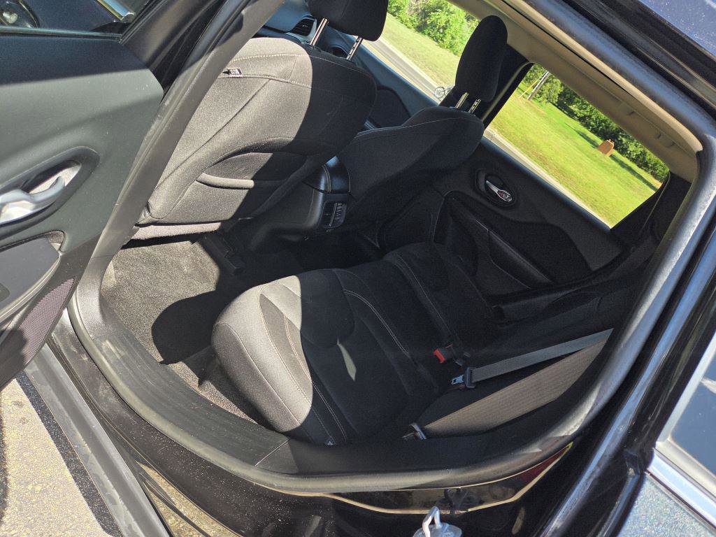 Used 2015 Jeep Cherokee Latitude w/ Comfort/Convenience Group image 8