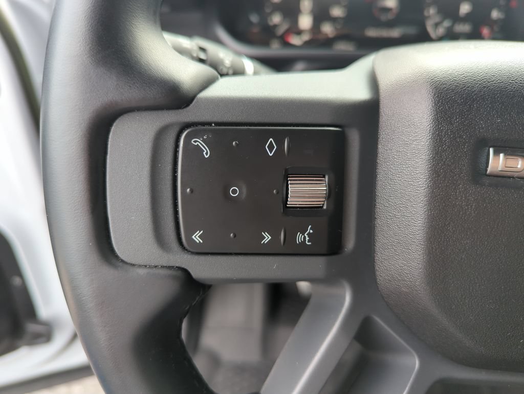 Used 2023 Land Rover Defender 90 X-Dynamic SE AWD/4WD image 16
