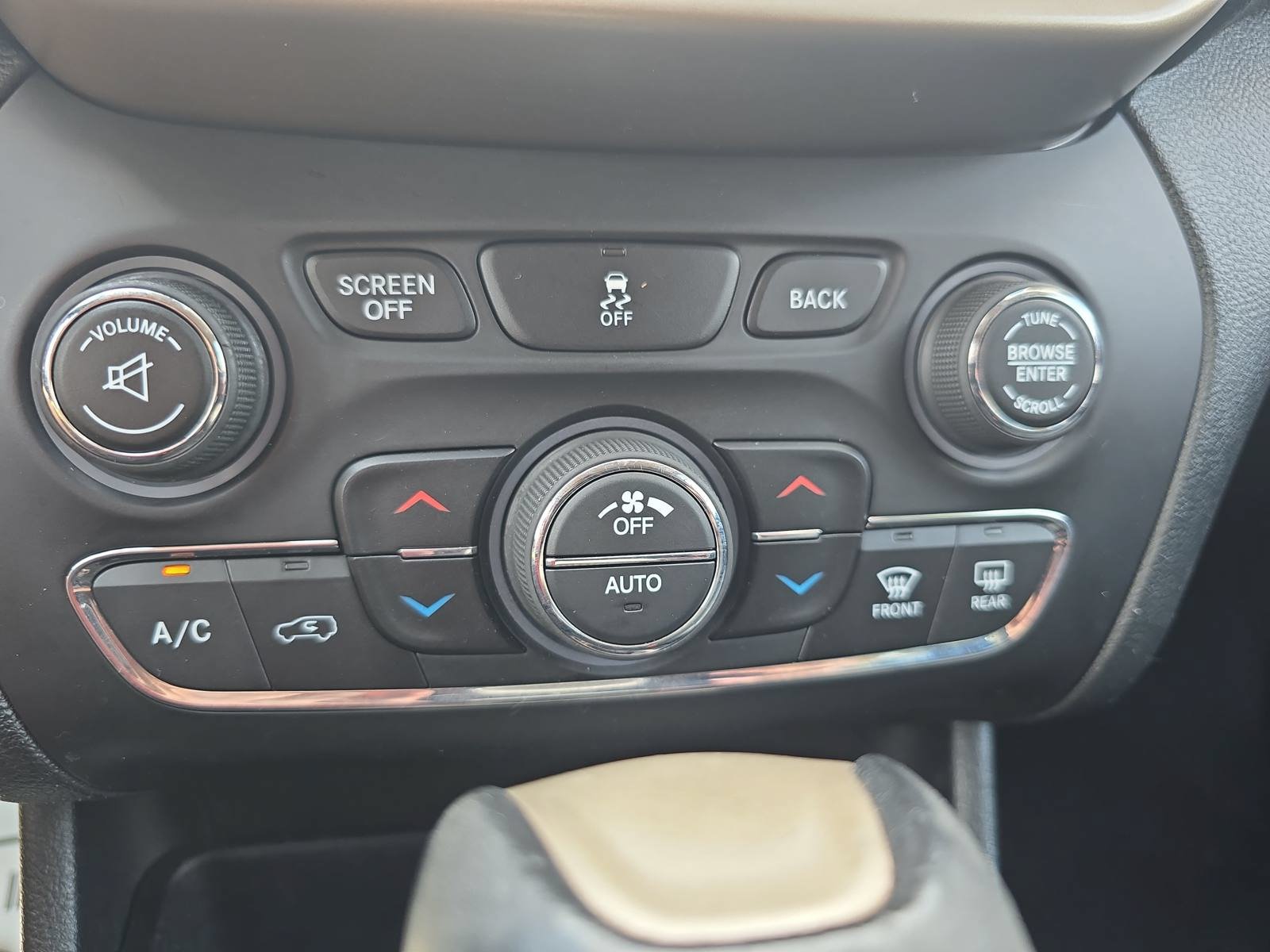Used 2016 Jeep Cherokee Limited FWD image 21