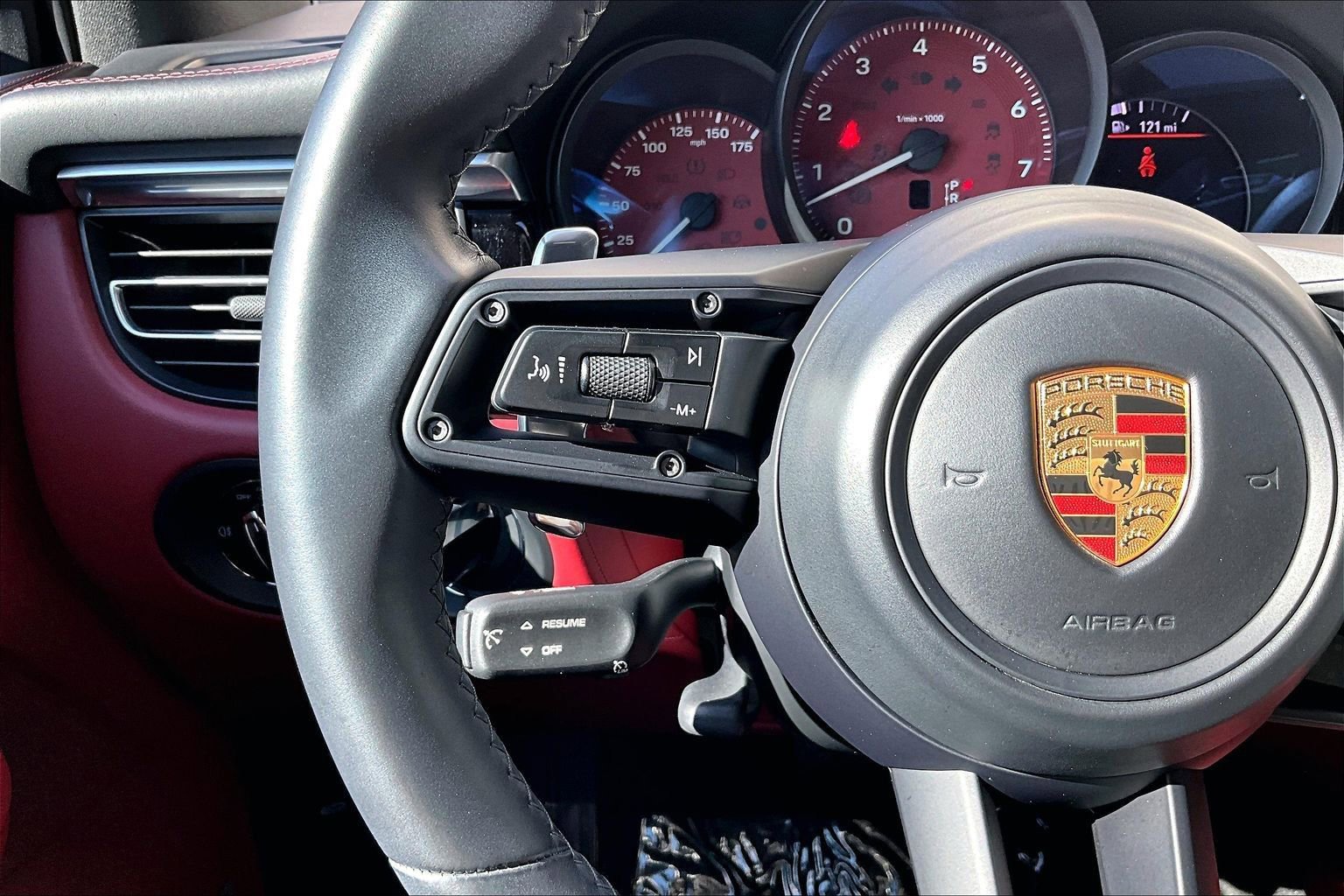 Used 2022 Porsche Macan S image 18